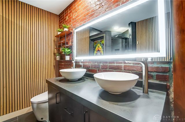 208 W Monument Avenue, Dayton, OH 45402