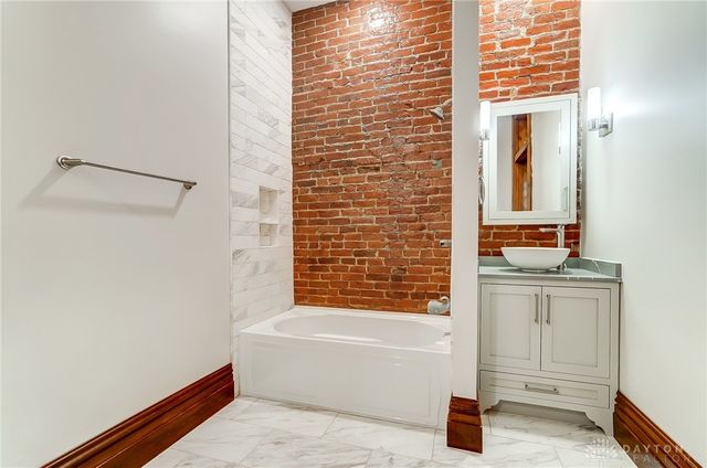 208 W Monument Avenue, Dayton, OH 45402