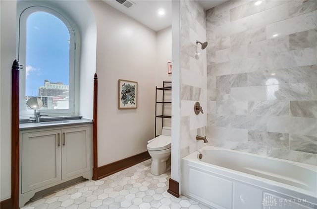 208 W Monument Avenue, Dayton, OH 45402