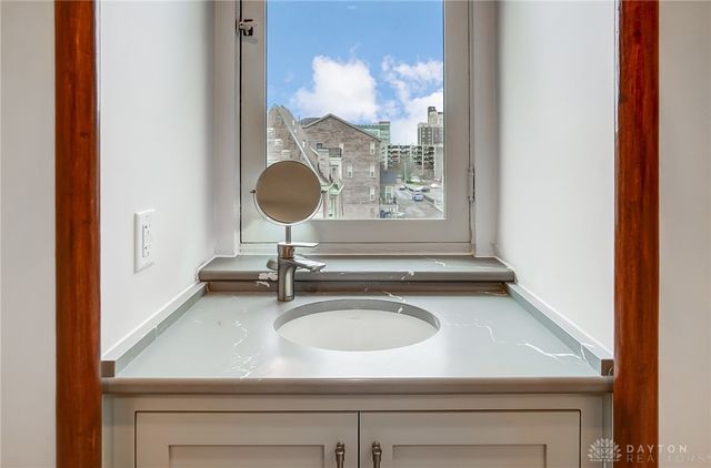 208 W Monument Avenue, Dayton, OH 45402