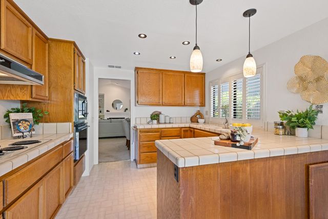 1637 Woodhill Dr, Roseville, CA 95661