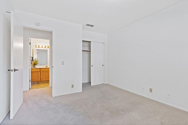 1637 Woodhill Dr, Roseville, CA 95661
