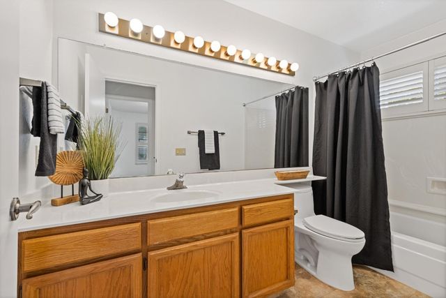 1637 Woodhill Dr, Roseville, CA 95661