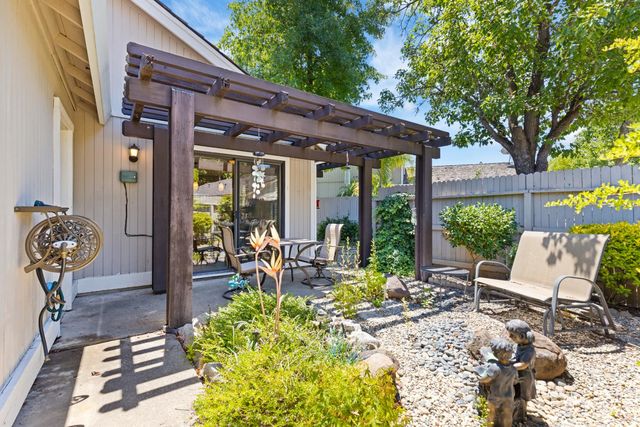 1637 Woodhill Dr, Roseville, CA 95661