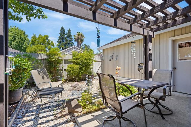 1637 Woodhill Dr, Roseville, CA 95661