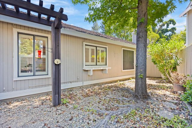 1637 Woodhill Dr, Roseville, CA 95661