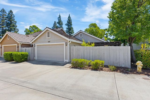 1637 Woodhill Dr, Roseville, CA 95661