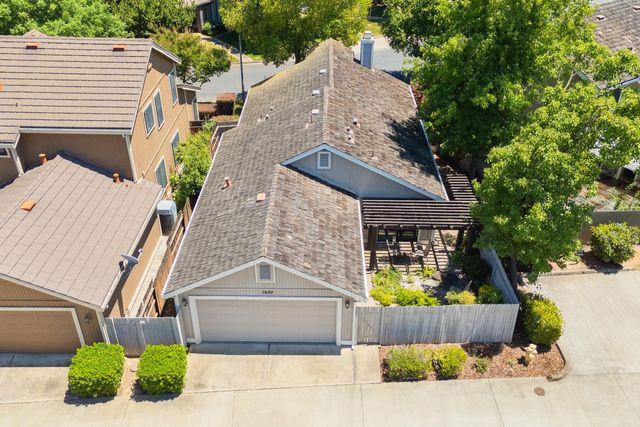 1637 Woodhill Dr, Roseville, CA 95661