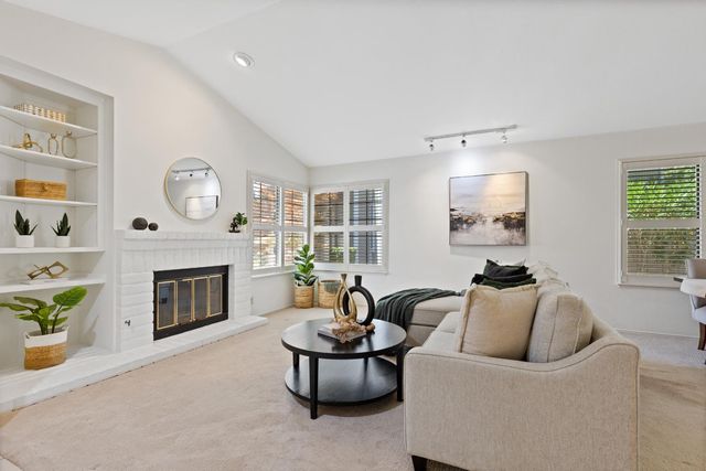 1637 Woodhill Dr, Roseville, CA 95661