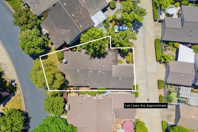 1637 Woodhill Dr, Roseville, CA 95661