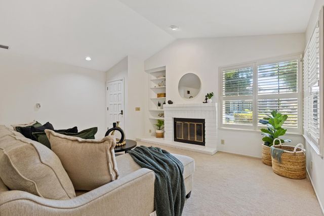 1637 Woodhill Dr, Roseville, CA 95661