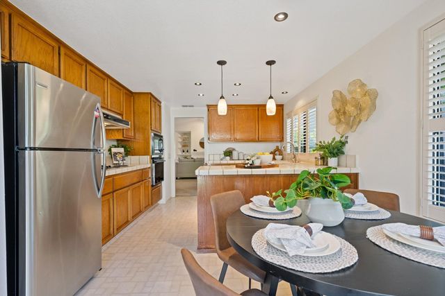 1637 Woodhill Dr, Roseville, CA 95661