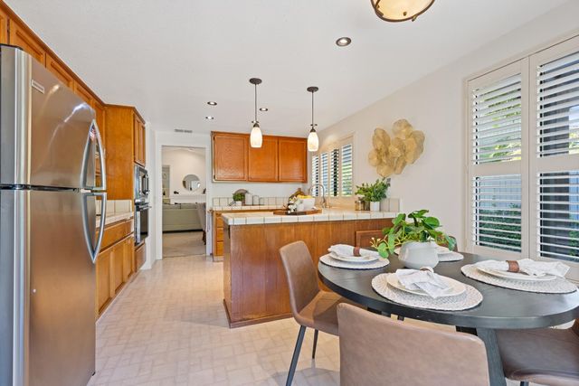1637 Woodhill Dr, Roseville, CA 95661