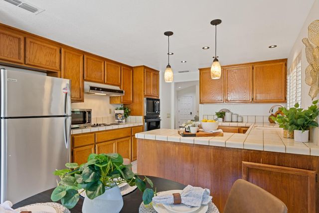 1637 Woodhill Dr, Roseville, CA 95661
