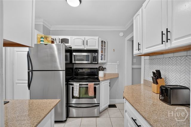 526 E Gwinnett Lane 4, Savannah, GA 31401