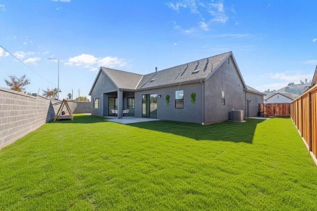 410 Maria Drive, Hollister, CA 95023