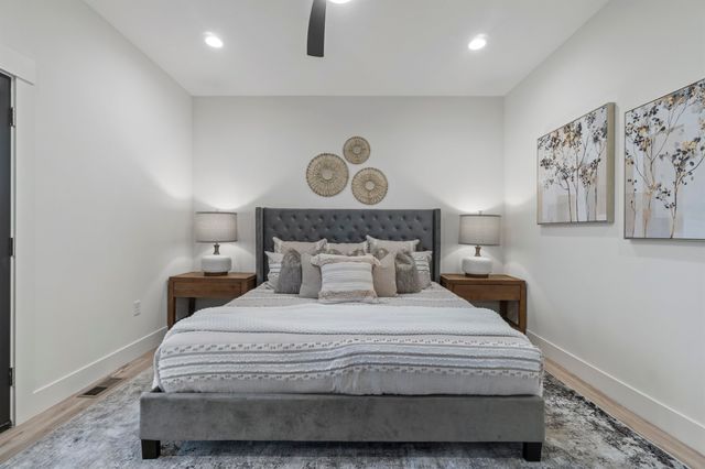 1922 N Donwood Ln, Greenacres, WA 99016