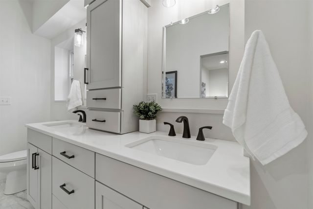 1922 N Donwood Ln, Greenacres, WA 99016