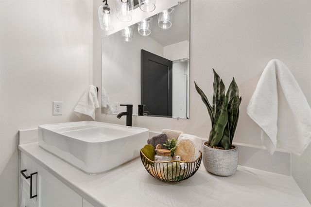 1922 N Donwood Ln, Greenacres, WA 99016