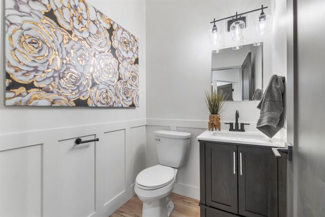 1922 N Donwood Ln, Greenacres, WA 99016