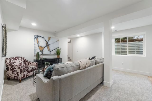 1922 N Donwood Ln, Greenacres, WA 99016