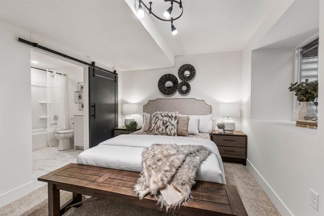 1922 N Donwood Ln, Greenacres, WA 99016