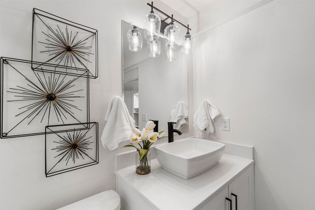 1922 N Donwood Ln, Greenacres, WA 99016