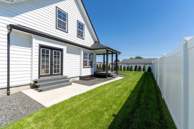 1922 N Donwood Ln, Greenacres, WA 99016