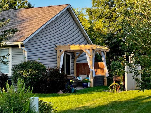 617 Blue Karner Drive, Altoona, WI 54720