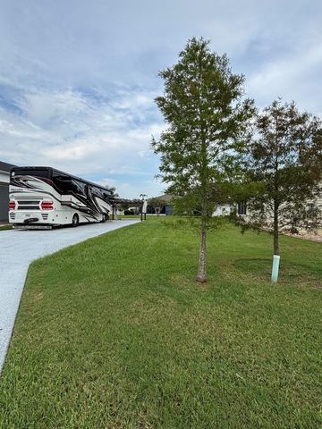 1098 MOTORCOACH DRIVE, Polk City, FL 33868
