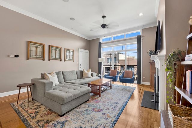 2049 W Belmont Avenue 4, Chicago, IL 60618