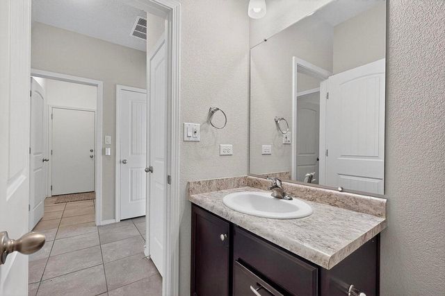 6736 Tempe Avenue NW, Albuquerque, NM 87114