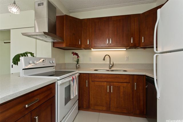 430 Keoniana Street 104, Honolulu, HI 96815