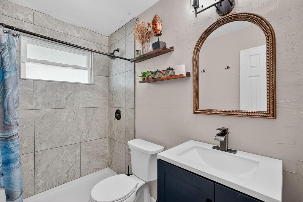 Image 17 of property listing at 327 LONDON ROAD, Daytona Beach, FL 32117