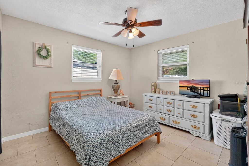 Image 18 of property listing at 327 LONDON ROAD, Daytona Beach, FL 32117