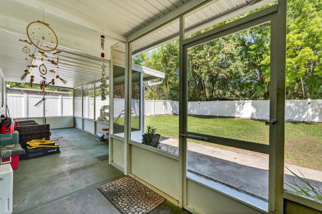 Image 20 of property listing at 327 LONDON ROAD, Daytona Beach, FL 32117