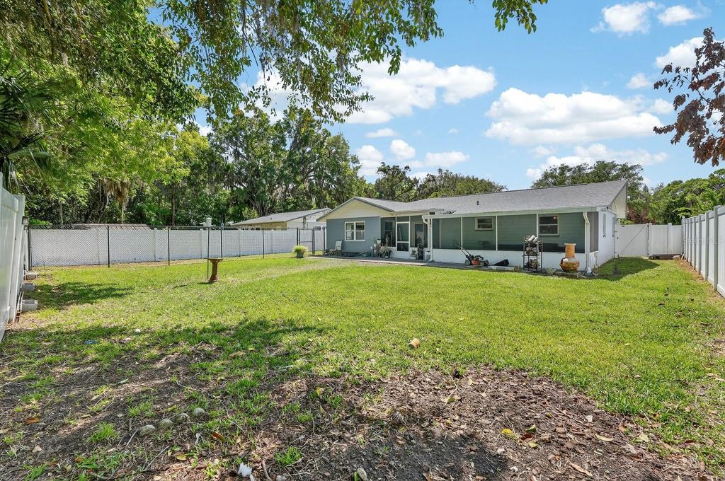 Image 23 of property listing at 327 LONDON ROAD, Daytona Beach, FL 32117