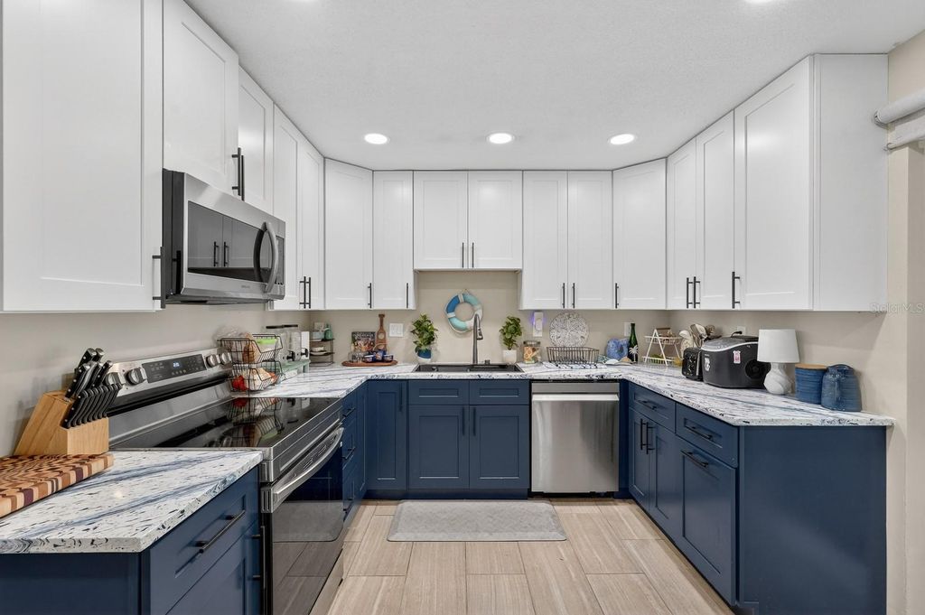 Image 7 of property listing at 327 LONDON ROAD, Daytona Beach, FL 32117