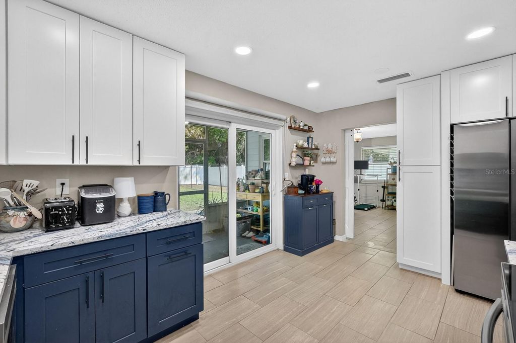 Image 10 of property listing at 327 LONDON ROAD, Daytona Beach, FL 32117