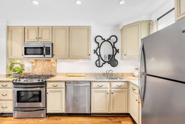16 Logan Street B, Charleston, SC 29401