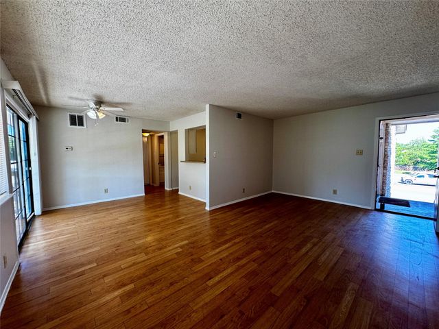 8905 Parkfield DR 203, Austin, TX 78758