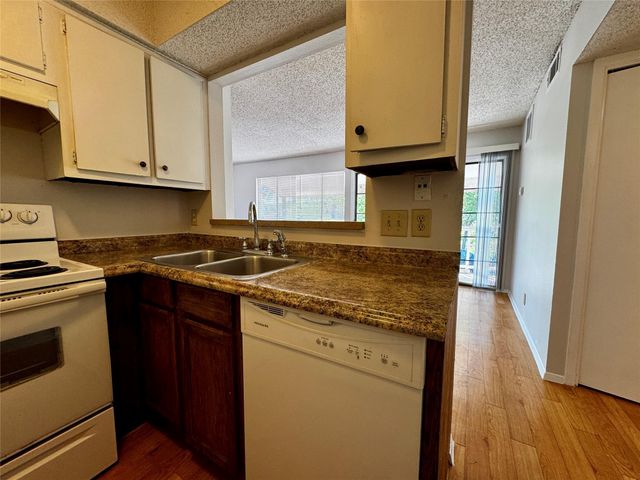 8905 Parkfield DR 203, Austin, TX 78758