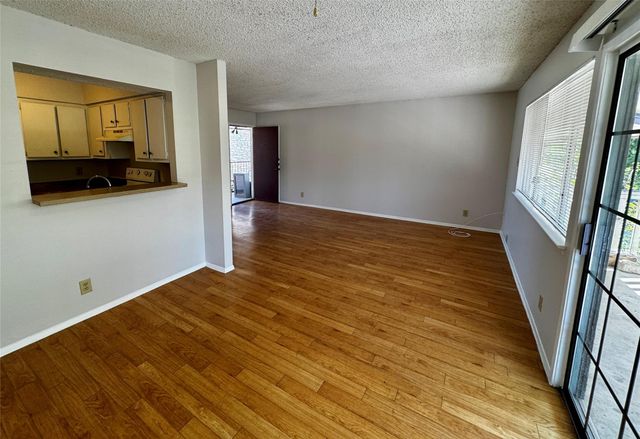 8905 Parkfield DR 203, Austin, TX 78758