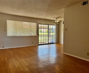 8905 Parkfield DR 203, Austin, TX 78758