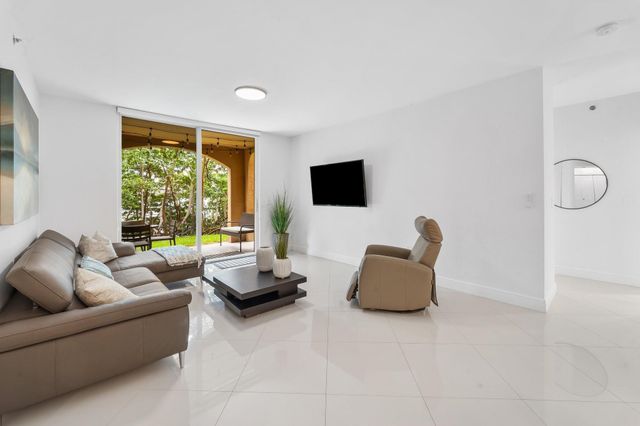 19999 E Country Club Drive 1108, Aventura, FL 33180
