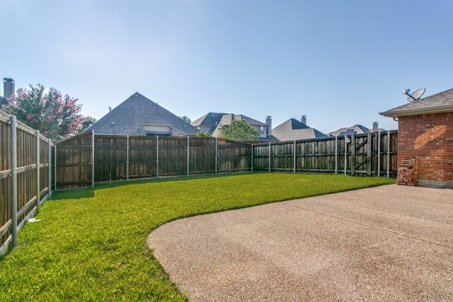 412 S Hampton Court, Lewisville, TX 75056