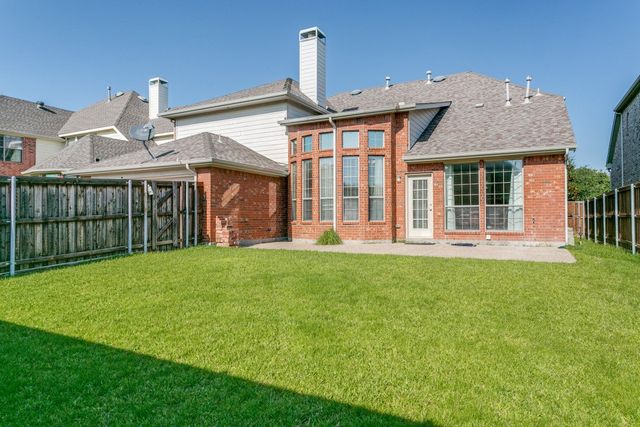 412 S Hampton Court, Lewisville, TX 75056