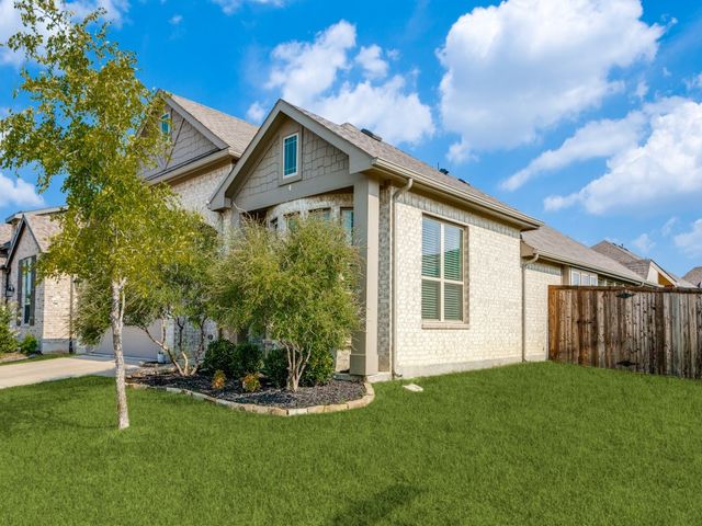 1337 Arrowwood Drive, Aubrey, TX 76227