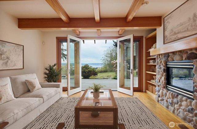 1864 Scenic Avenue, Freeland, WA 98249