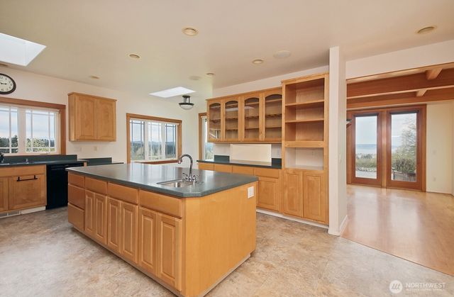 1864 Scenic Avenue, Freeland, WA 98249